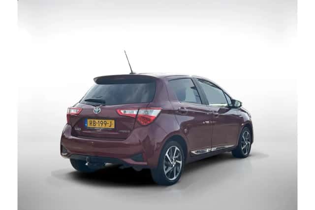Toyota Yaris (2017) thumbnail 5