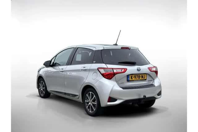Toyota Yaris (2020) thumbnail 3
