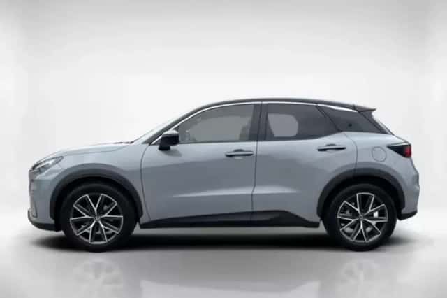 Lexus LBX (2024) thumbnail 2