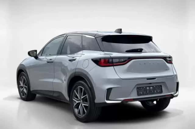 Lexus LBX (2024) thumbnail 3
