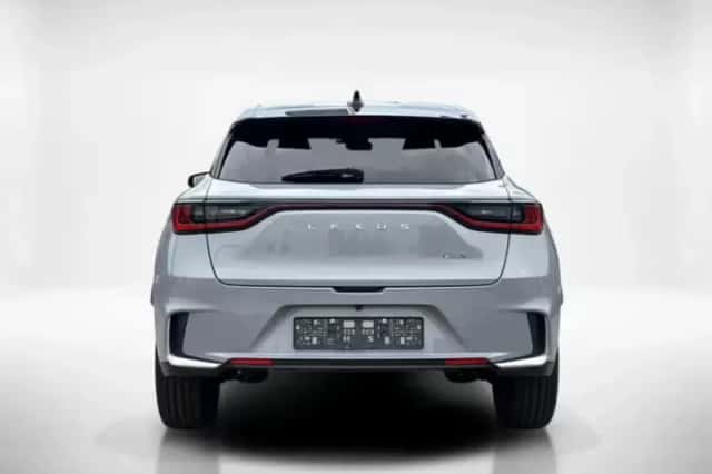 Lexus LBX (2024) thumbnail 4