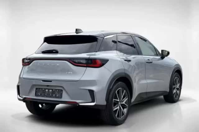 Lexus LBX (2024) thumbnail 5