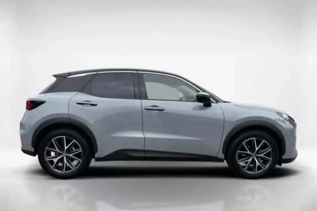Lexus LBX (2024) thumbnail 6