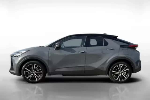 Toyota C-HR (2026) thumbnail 2