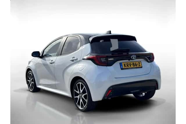 Toyota Yaris (2022) thumbnail 3