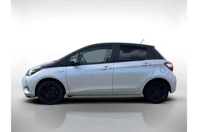 Toyota Yaris (2019) thumbnail 2