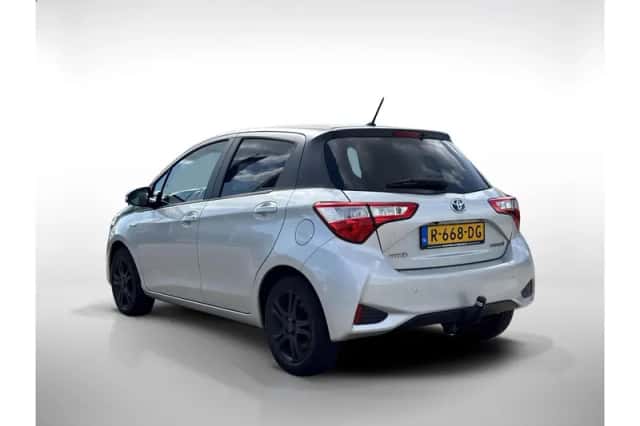 Toyota Yaris (2019) thumbnail 3