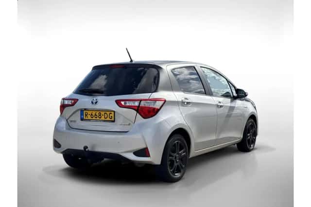 Toyota Yaris (2019) thumbnail 5