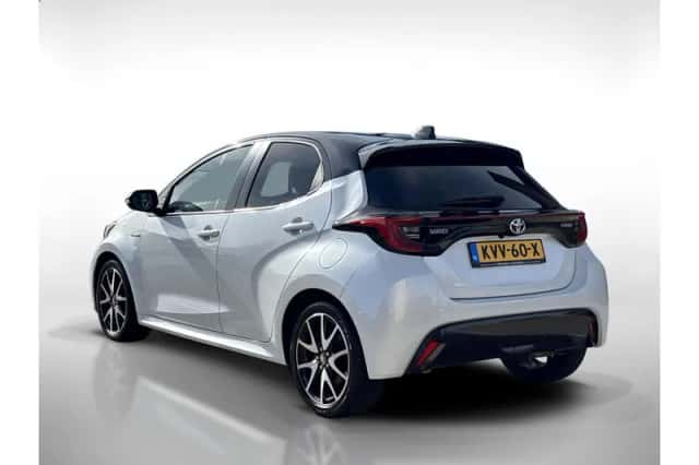 Toyota Yaris (2021) thumbnail 3