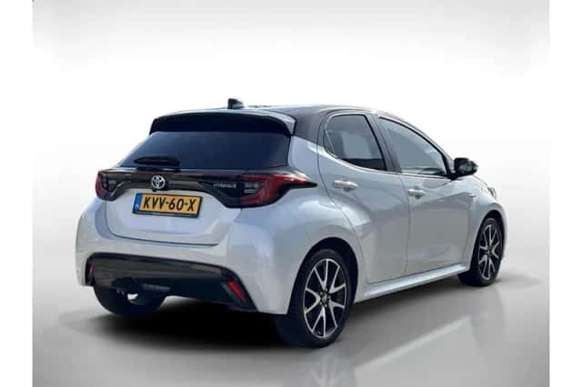 Toyota Yaris (2021) thumbnail 5