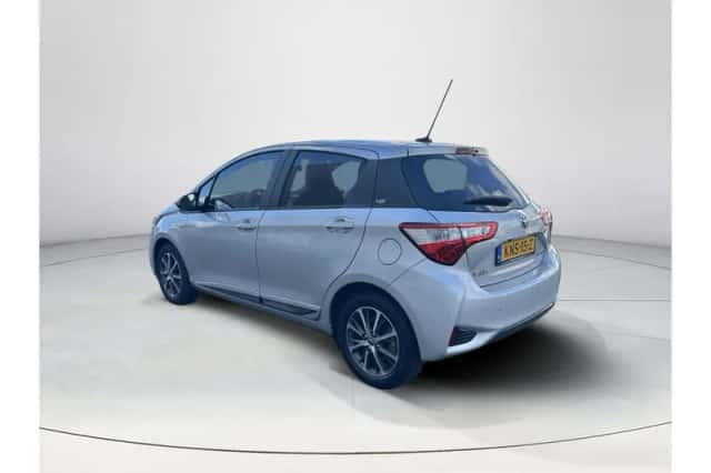 Toyota Yaris (2020) thumbnail 3