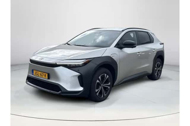 Toyota bZ4X (2025) thumbnail 1