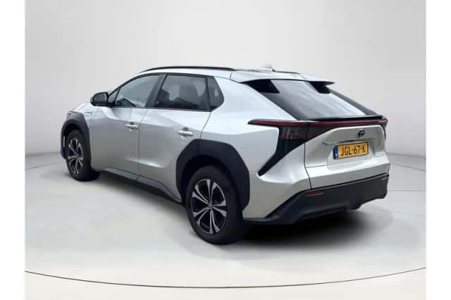 Toyota bZ4X (2025) thumbnail 3