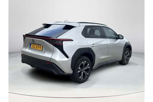 Toyota bZ4X (2025) thumbnail 5