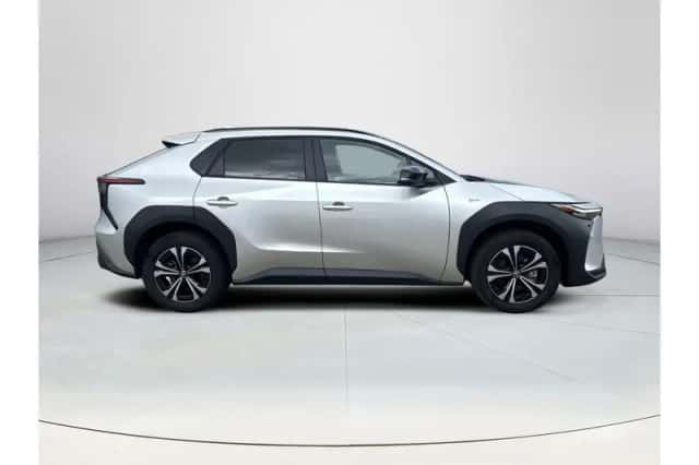 Toyota bZ4X (2025) thumbnail 6