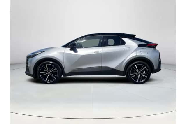Toyota C-HR (2024) thumbnail 2
