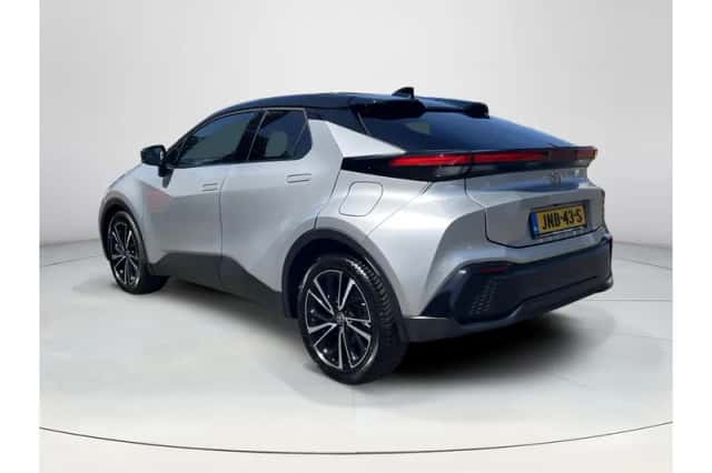 Toyota C-HR (2024) thumbnail 3