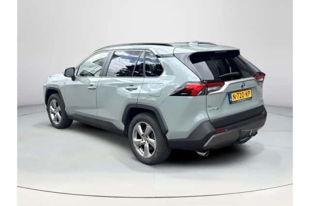 Toyota RAV4 (2021) thumbnail 3