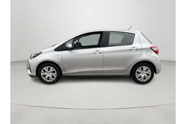 Toyota Yaris (2017) thumbnail 2