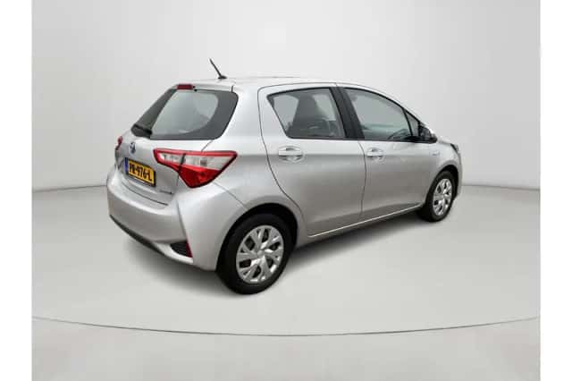 Toyota Yaris (2017) thumbnail 5