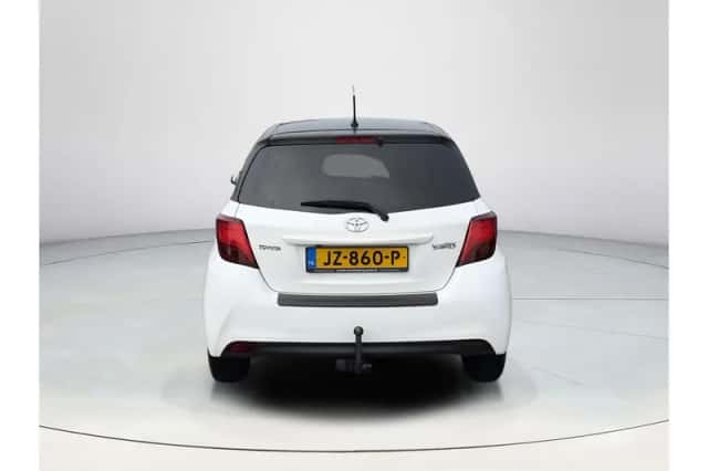 Toyota Yaris (2016) thumbnail 4