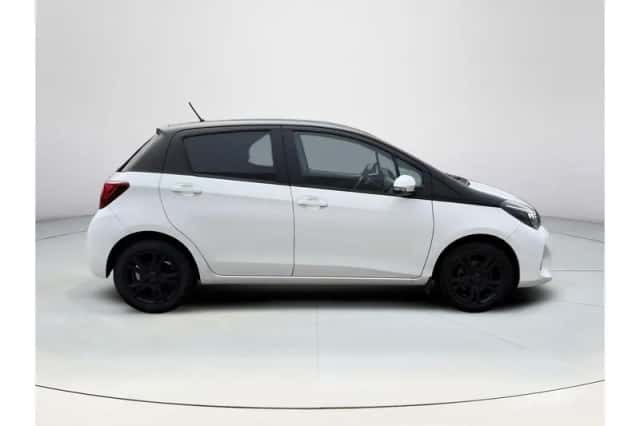 Toyota Yaris (2016) thumbnail 6