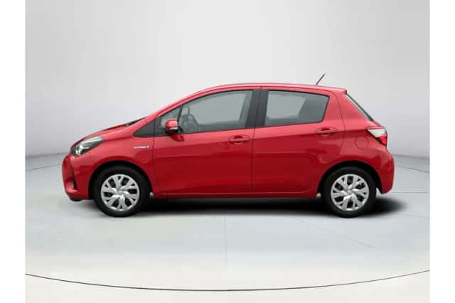 Toyota Yaris (2017) thumbnail 2