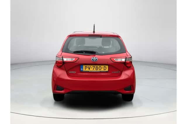 Toyota Yaris (2017) thumbnail 4