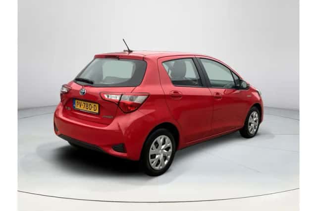 Toyota Yaris (2017) thumbnail 5