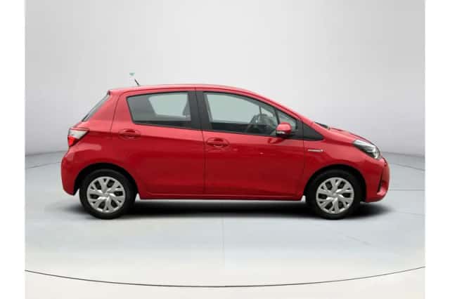 Toyota Yaris (2017) thumbnail 6