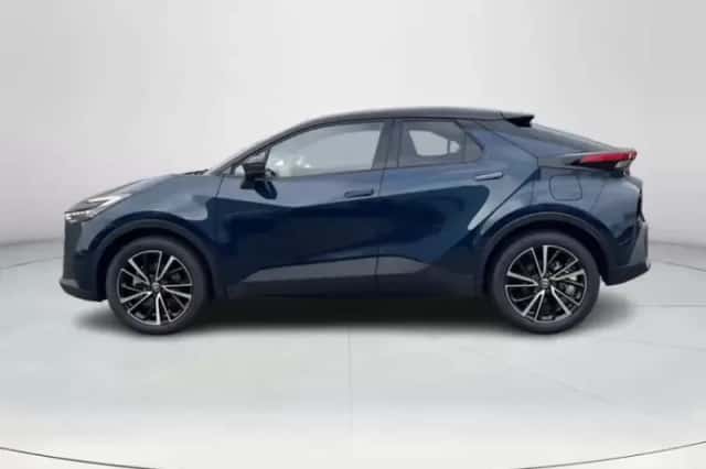 Toyota C-HR (2026) thumbnail 2