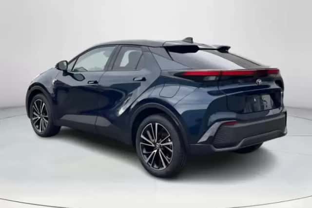 Toyota C-HR (2026) thumbnail 3