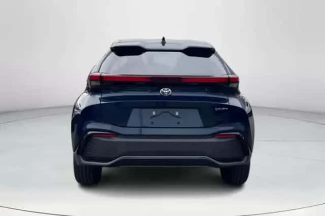 Toyota C-HR (2026) thumbnail 4