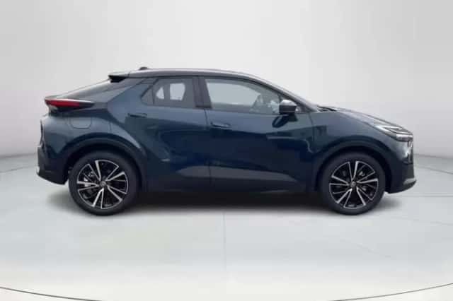 Toyota C-HR (2026) thumbnail 6