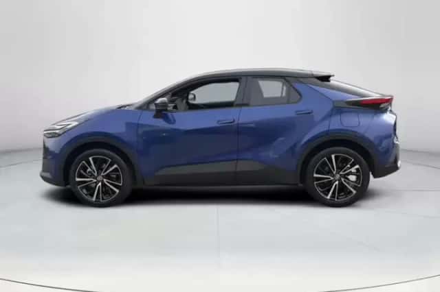 Toyota C-HR (2026) thumbnail 2