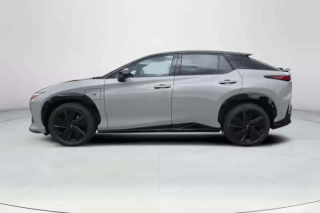 Lexus RZ (2026) thumbnail 2