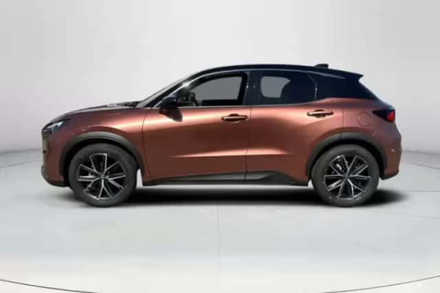 Lexus LBX (2026) thumbnail 2