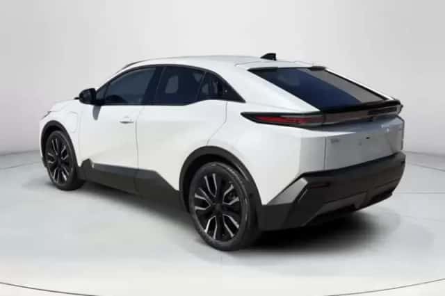Toyota C-HR+ (2026) thumbnail 3