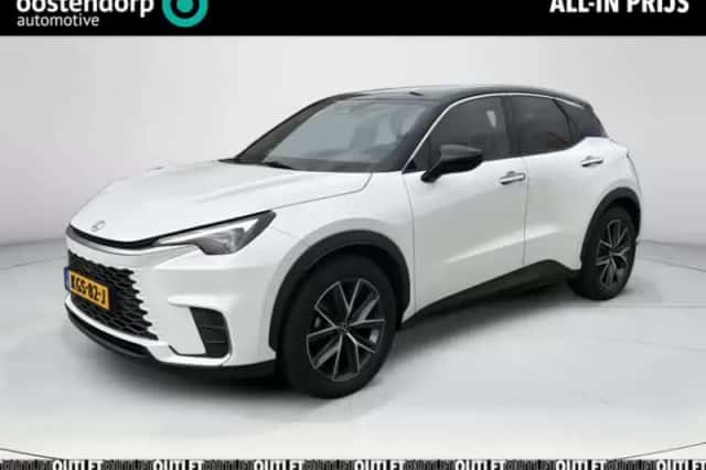 Lexus LBX (2024) thumbnail 1