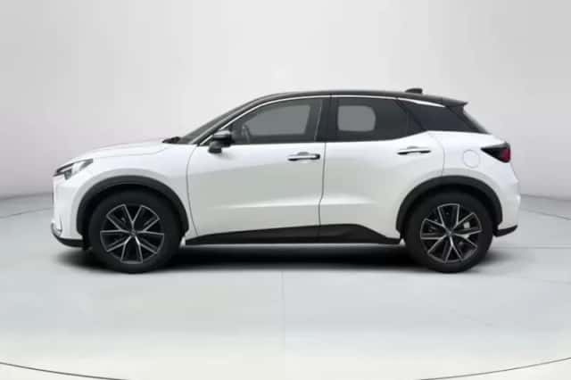 Lexus LBX (2024) thumbnail 2