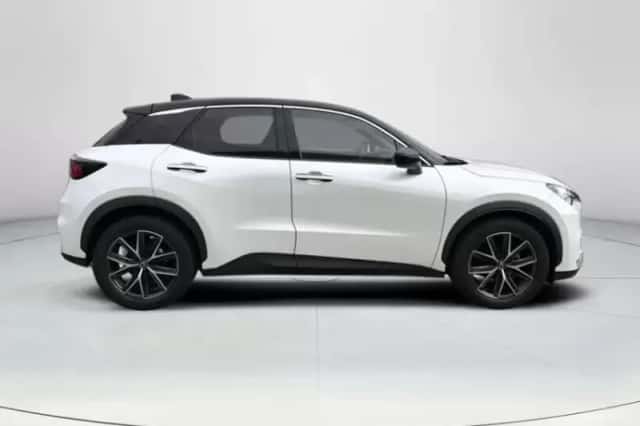 Lexus LBX (2024) thumbnail 6