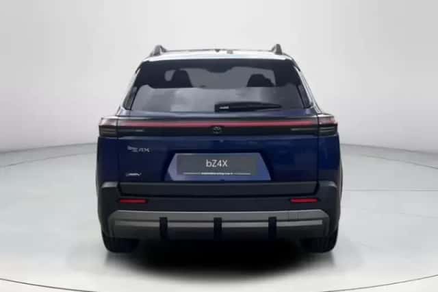 Toyota bZ4X (2026) thumbnail 3