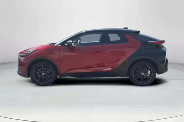 Toyota C-HR (2026) thumbnail 2