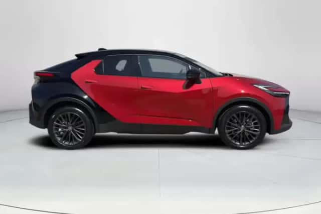 Toyota C-HR (2026) thumbnail 6