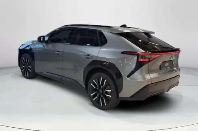 Toyota bZ4X (2026) thumbnail 3