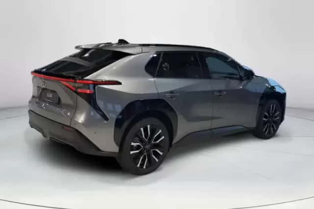 Toyota bZ4X (2026) thumbnail 5