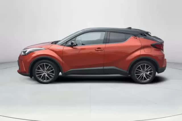 Toyota C-HR (2020) thumbnail 2