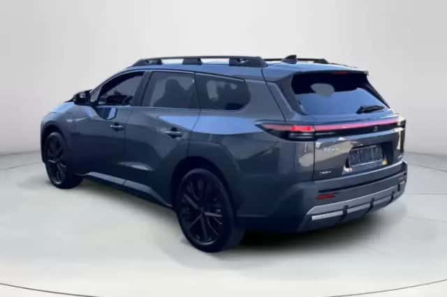 Toyota bZ4X (2026) thumbnail 3