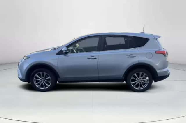 Toyota RAV4 (2018) thumbnail 2