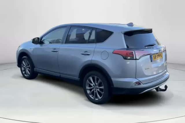 Toyota RAV4 (2018) thumbnail 3